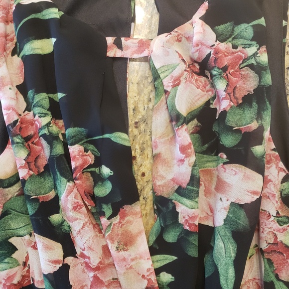 Womens size medium romper - Picture 3 of 4